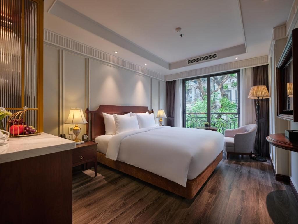 Phòng Colonial Premium Giường Đôi Nhìn Ra Phố