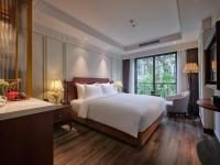 Phòng Colonial Premium Giường Đôi Nhìn Ra Phố