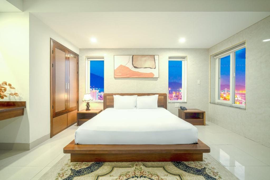 Suite có giường cỡ King với ban công