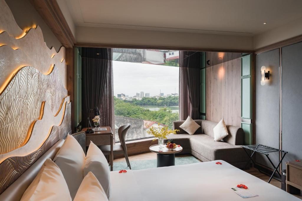 Suite Nhìn Ra Hồ