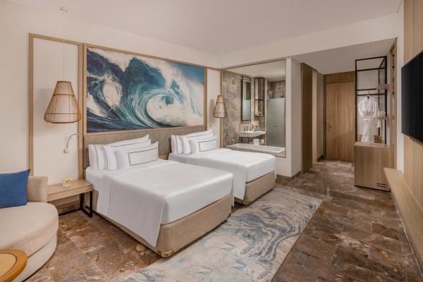 Deluxe Sea View with Bathtub – Daily Guest Activities