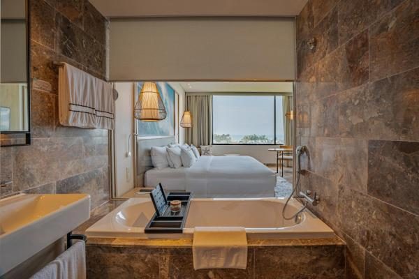 Deluxe Sea View with Bathtub – Daily Guest Activities