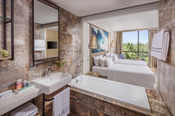 Deluxe Sea View with Bathtub – Daily Guest Activities