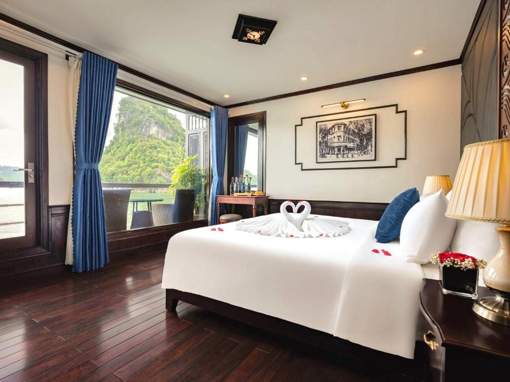 Junior Suite with Balcony and Bathtub – Starlink Network Access