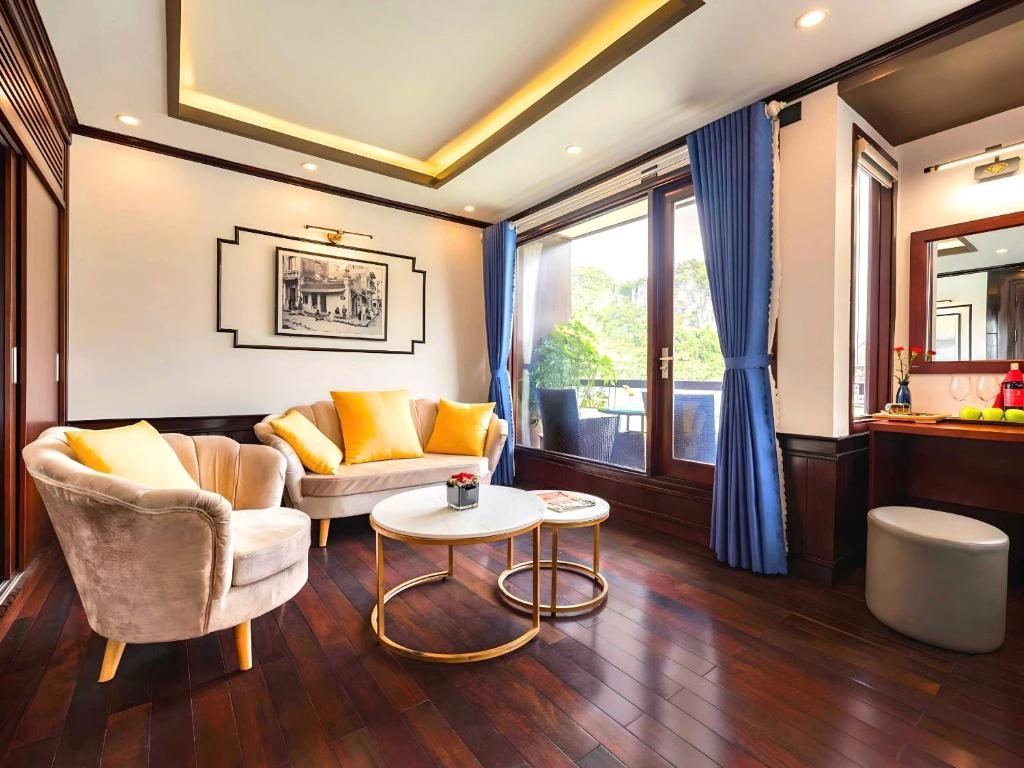 Presidential Suite with Balcony and Bathtub – Starlink Network Access