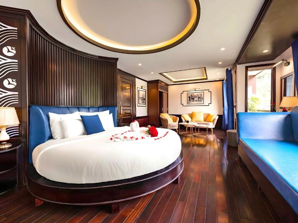 Presidential Suite with Balcony and Bathtub – Starlink Network Access