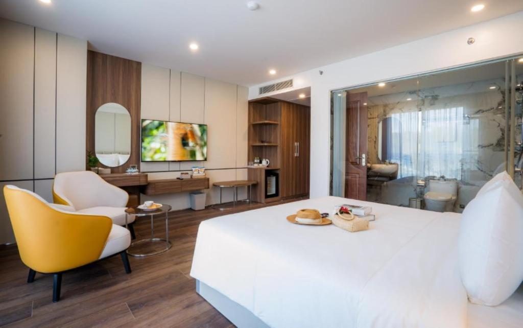 Phòng Deluxe Giường Đôi Có Ban Công