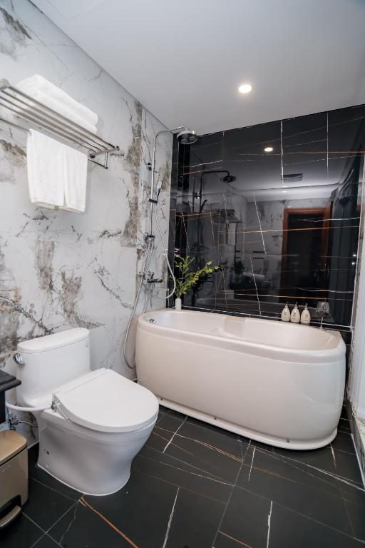 Phòng Deluxe Giường Đôi Có Ban Công