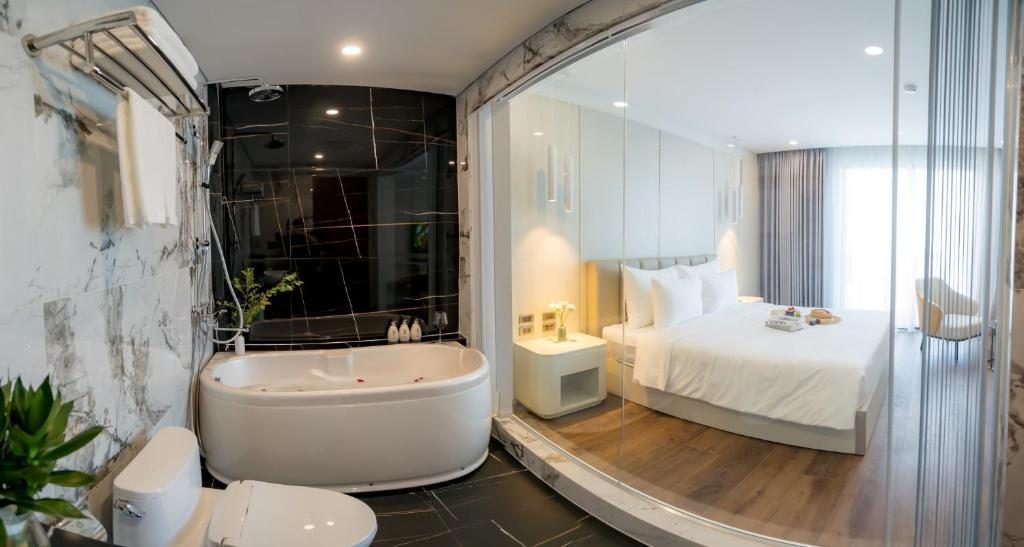 Phòng Deluxe Giường Đôi Có Ban Công