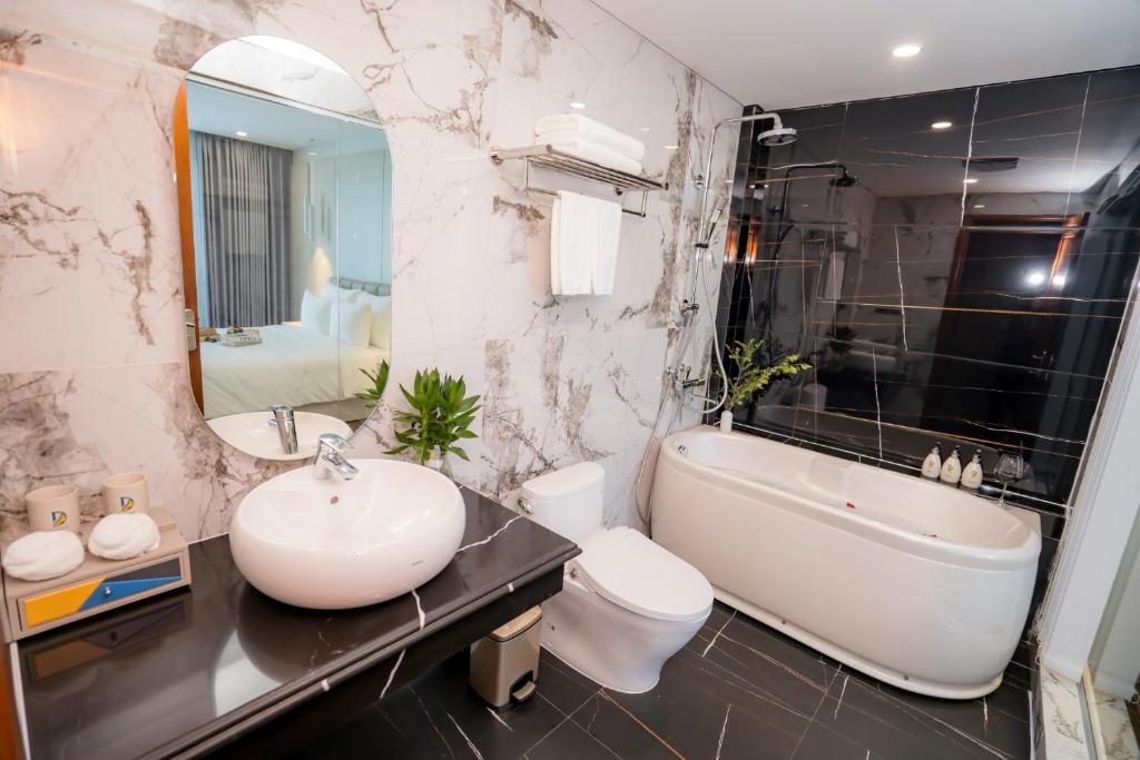 Phòng Deluxe Giường Đôi Có Ban Công