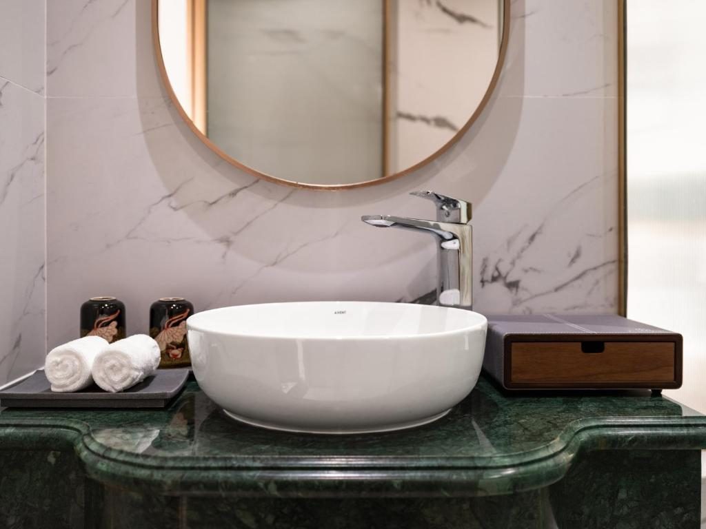Suite Signature Grand Nhìn Ra Cảnh Thành Phố Kèm Sân Hiên