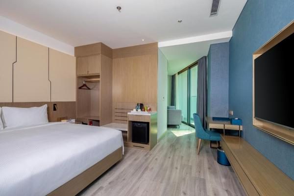 Studio King Room Partial Sea View with Balcony