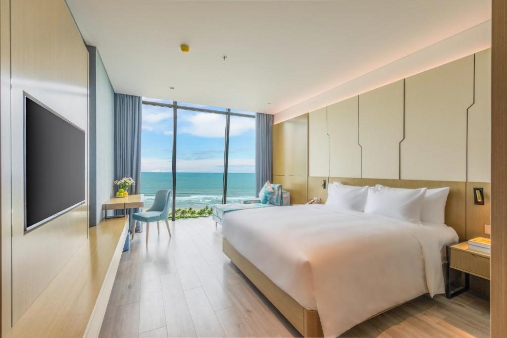 Suite King Room Ocean Front with Bathtub