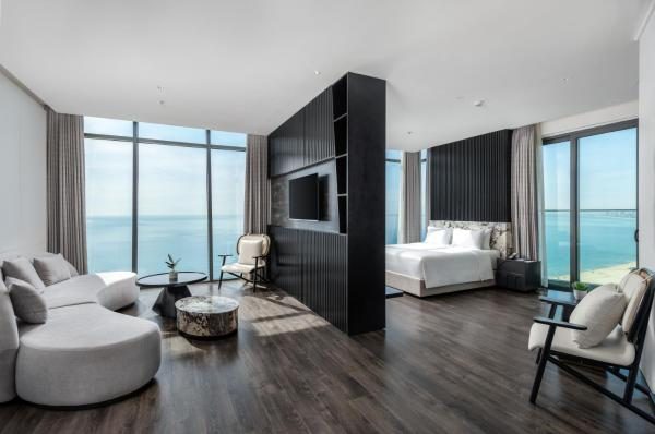 Executive Suite with Ocean Front View