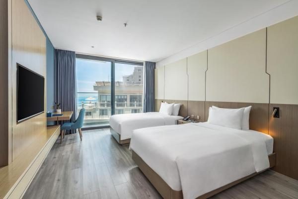 Premier Twin Room Partial Sea View with Balcony