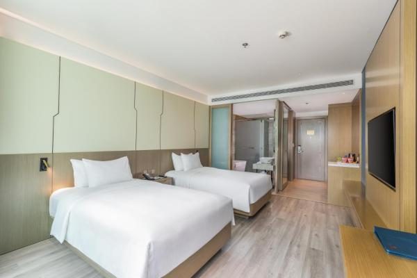 Premier Twin Room Partial Sea View with Balcony