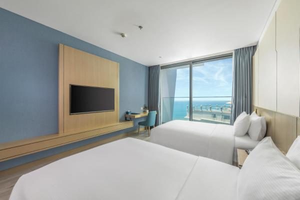 Premier Twin Room Partial Sea View with Balcony
