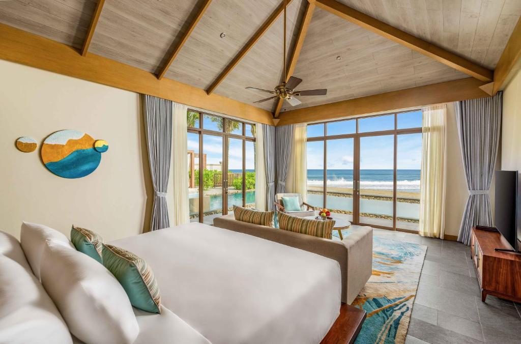 Five Bedroom Beachfront Villa with Private Pool – Spa Inclusive