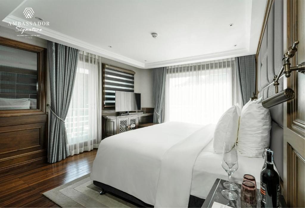 Ambassador Suite With Private Sundeck and 45-min Spa (Head, Shoulder, Foot) Unlimited Non-Alcoholic Drinks
