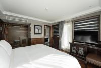 Ambassador Suite With Private Sundeck and 45-min Spa (Head, Shoulder, Foot) Unlimited Non-Alcoholic Drinks