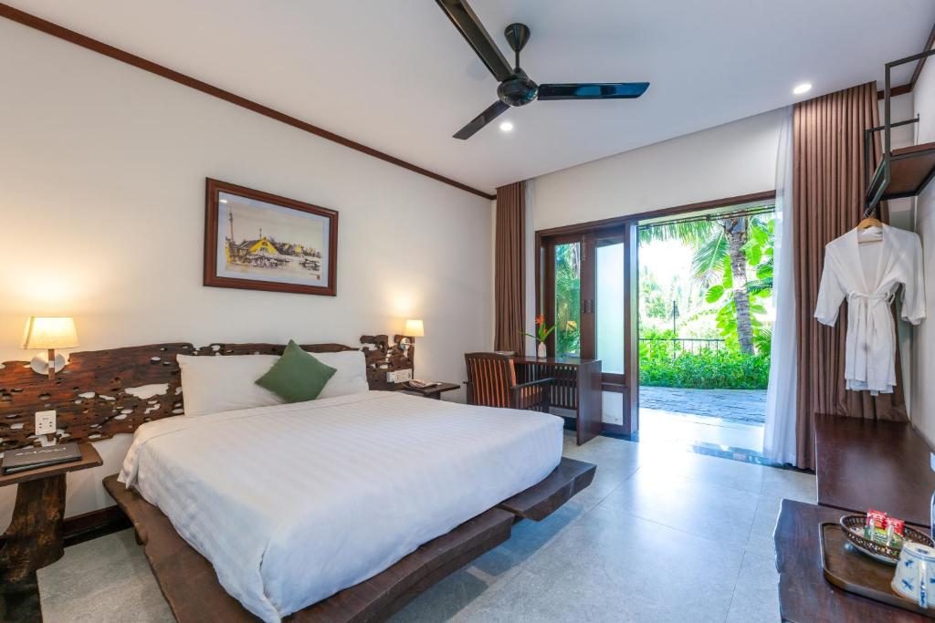 Deluxe Double Room With Palm View
