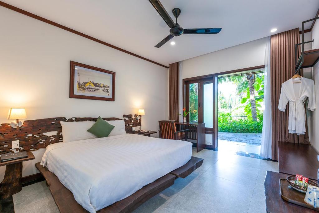 Deluxe Double Room With Palm View