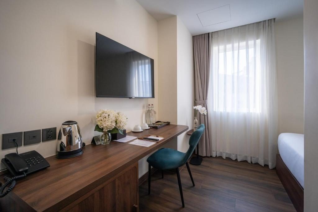 Queen Room – Limited view