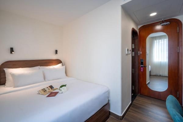 Queen Room – Limited view