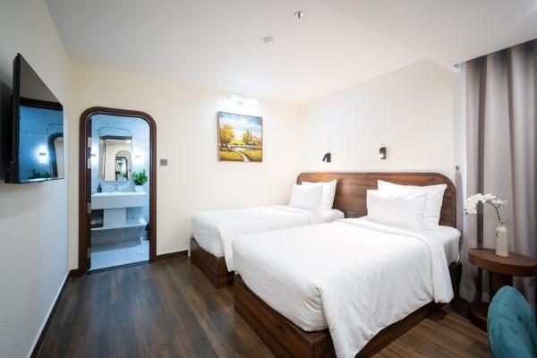 Premium Twin Room – Limited view