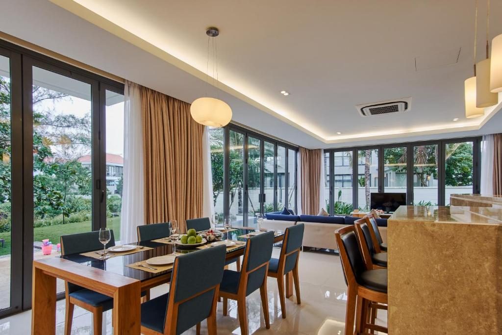 Biệt Thự Nhìn Ra Vườn