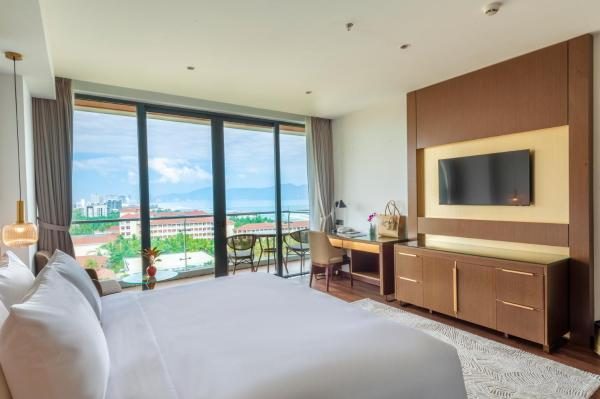 Phòng Deluxe Giường Đôi Có Ban Công Và Bồn Tắm