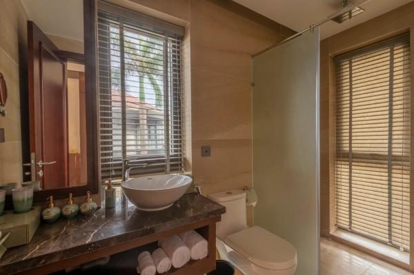 Three-Bedroom Bungalow with Pool View