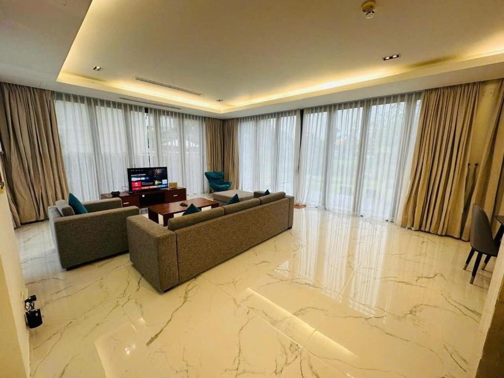 Biệt Thự Có Hồ Bơi Riêng