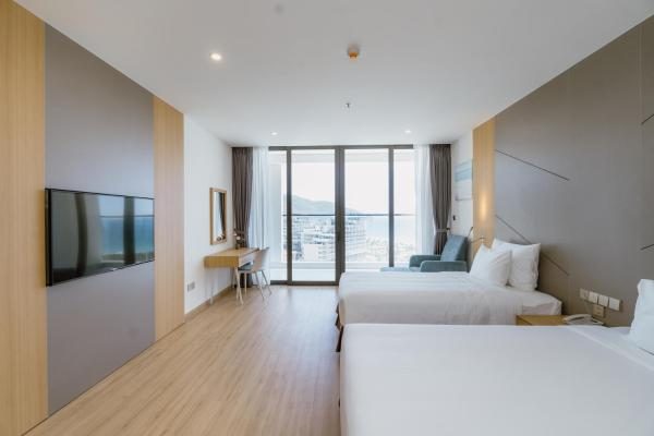 Deluxe Twin Balcony with Ocean view
