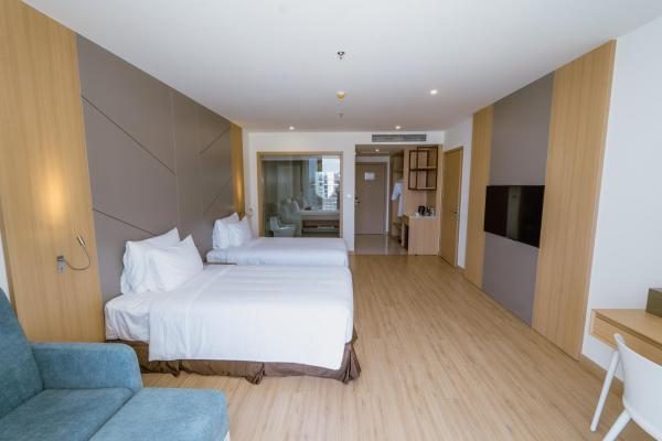 Deluxe Twin Balcony with Ocean view