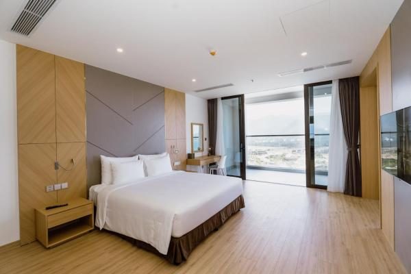 Suite Oceanfront with Bathtub