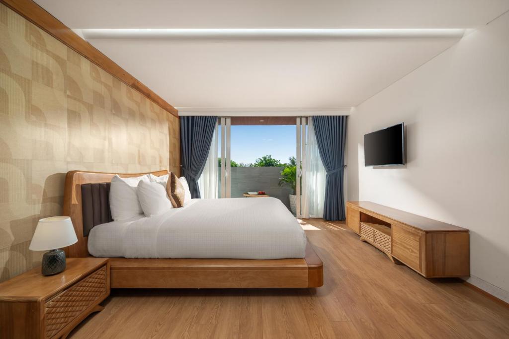 Suite Studio with Bathtub and Balcony