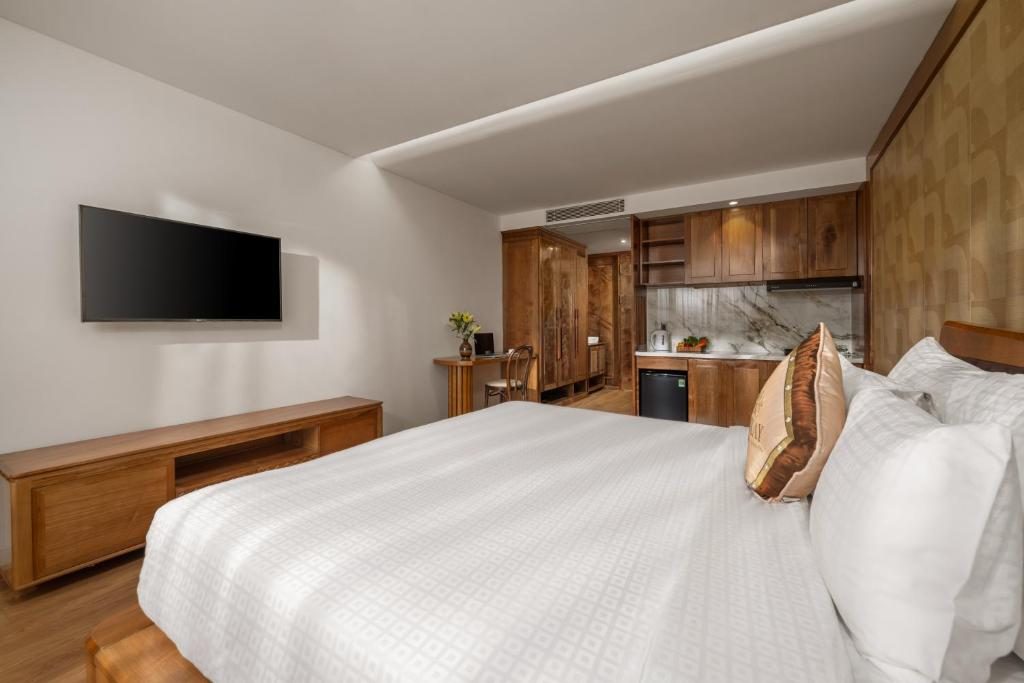 Deluxe Studio with Garden View and Balcony