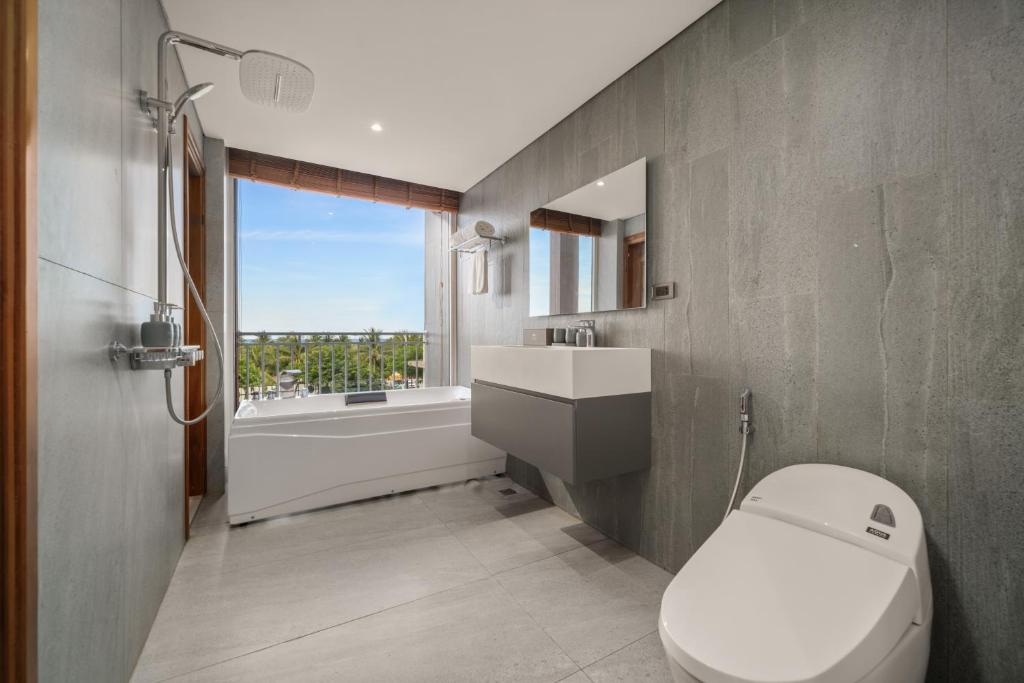 Family Studio with Balcony and Bathtub