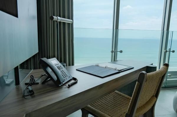 Deluxe Double Room with Sea View – Daily Afternoon Tea Inclusive