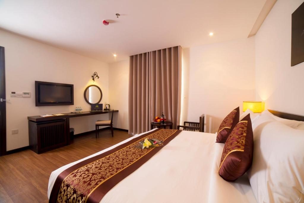 Phòng Deluxe Giường Đôi Có Ban Công
