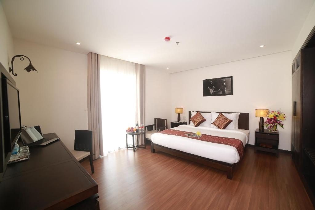Phòng Deluxe Giường Đôi Có Ban Công
