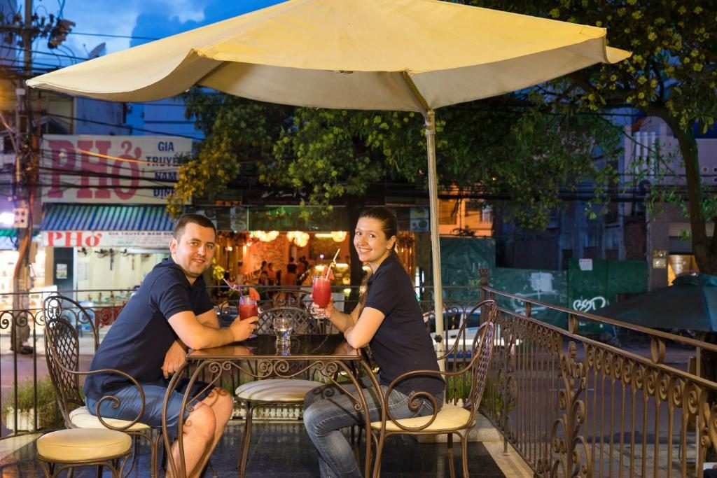 Phòng Deluxe Giường Đôi Có Ban Công