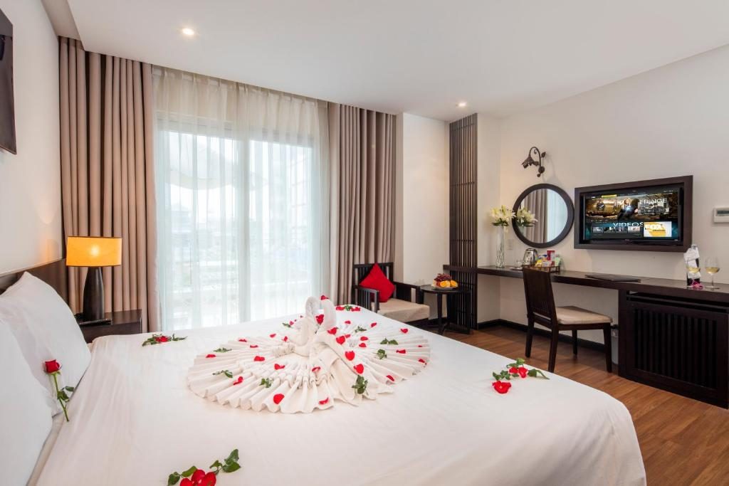 Phòng Deluxe Giường Đôi Có Ban Công
