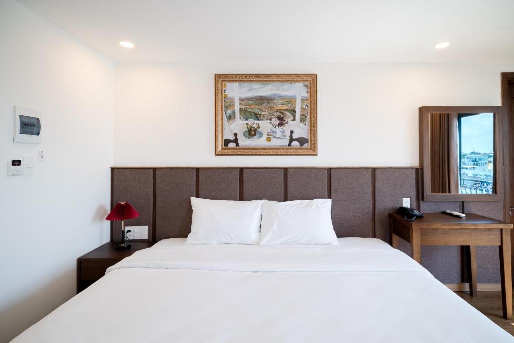 Phòng Deluxe Giường Đôi Nhìn Ra Biển Từ Phía Bên Cạnh