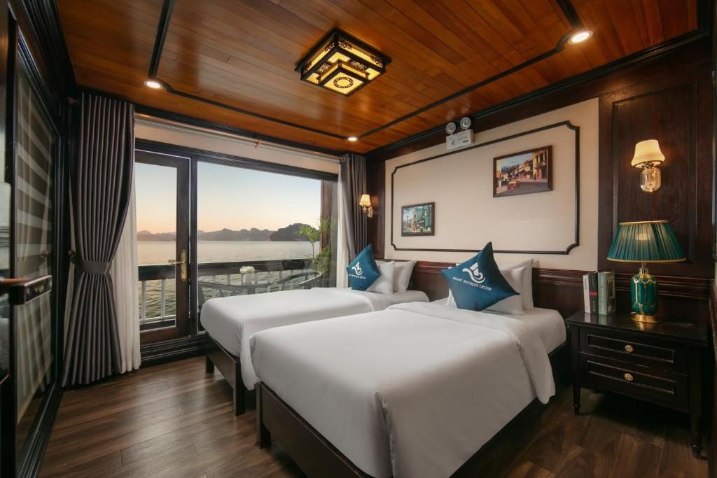 Phòng Deluxe Giường Đôi Có Ban Công