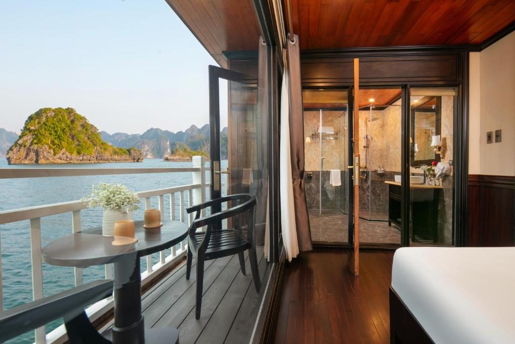 Suite có giường cỡ King với ban công