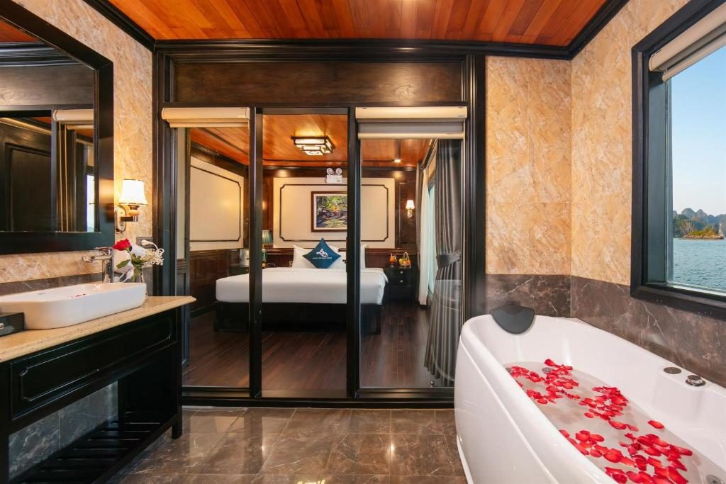 Suite có giường cỡ King với ban công