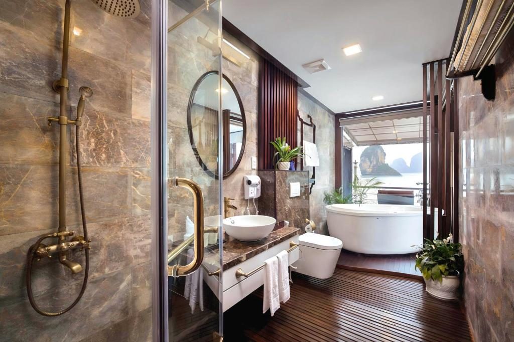 Presidential Suite with Balcony and Bathtub – Starlink Network Access