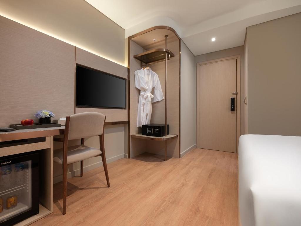 Deluxe Twin External Window